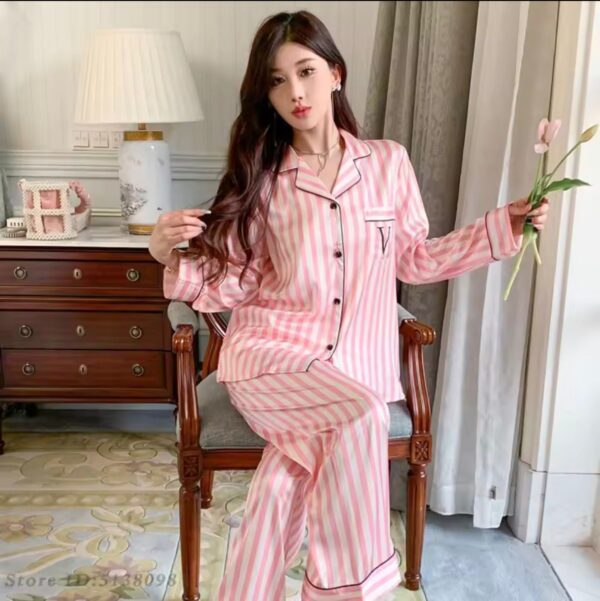 Pijama estilo Victoria S. Verano rosa pantalon